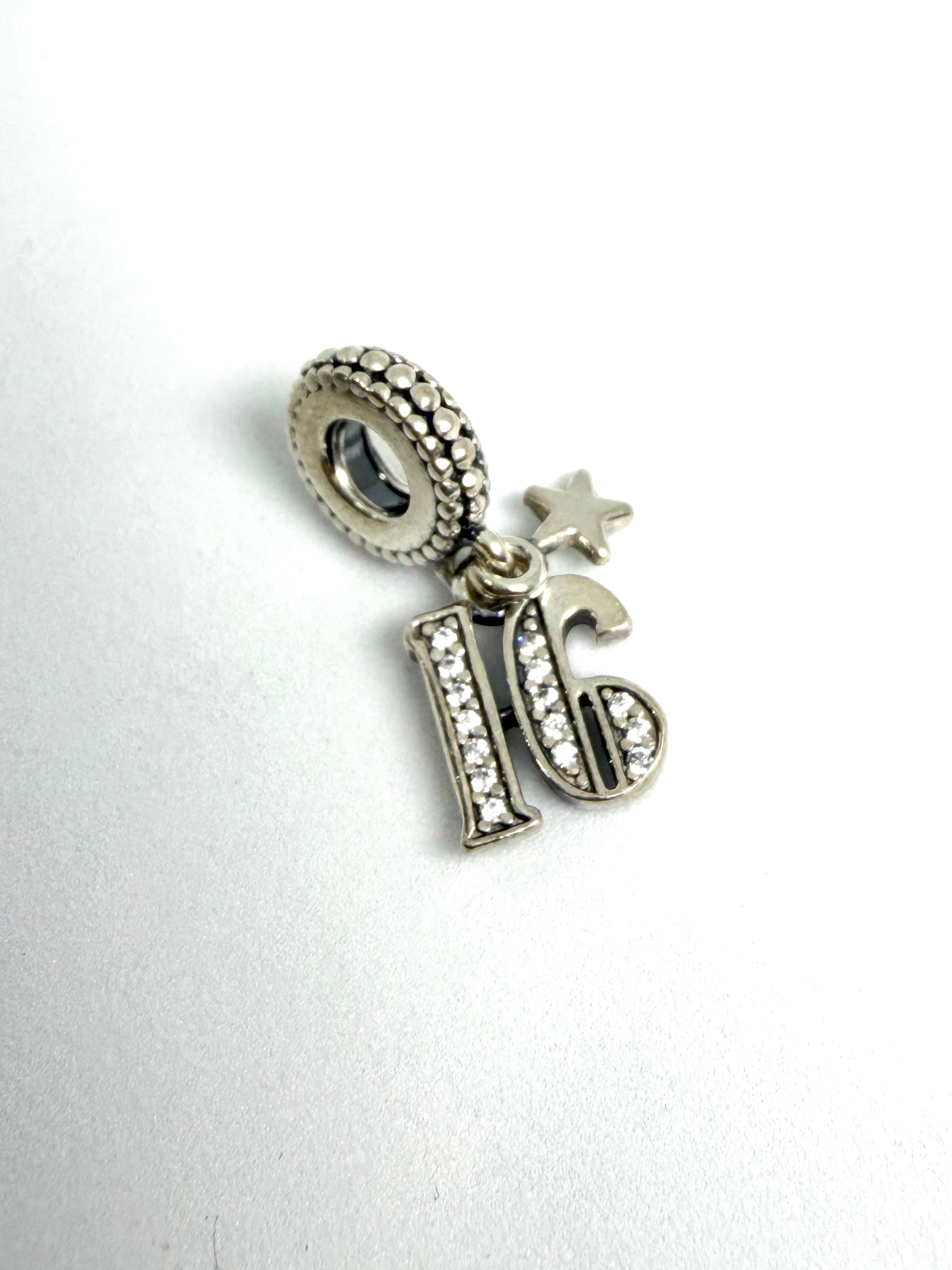 Pandora 16 charm