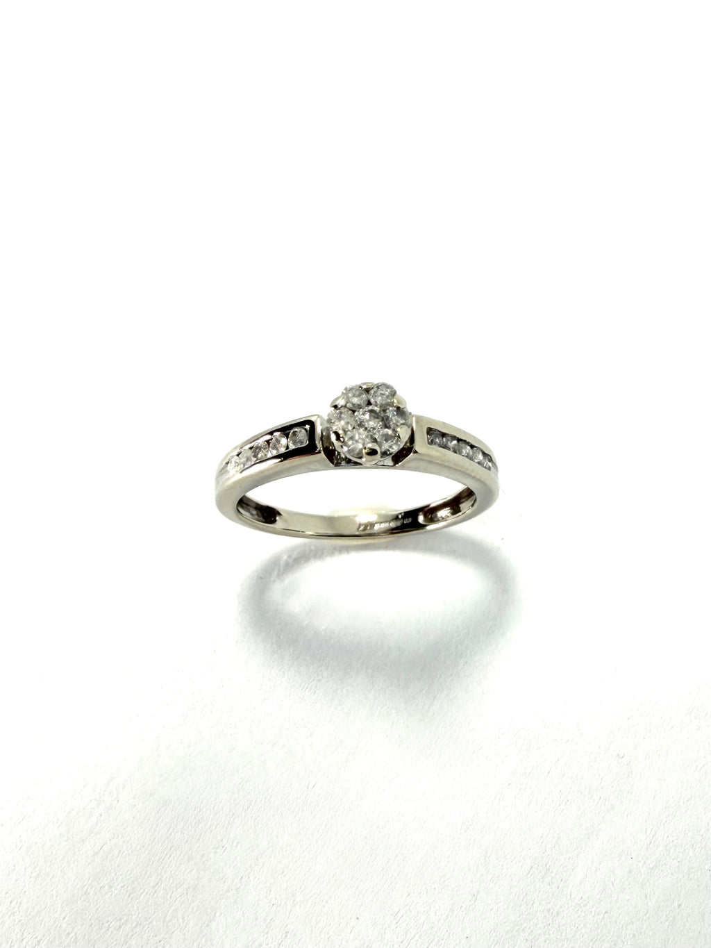 9ct white gold & 20pts diamond ring