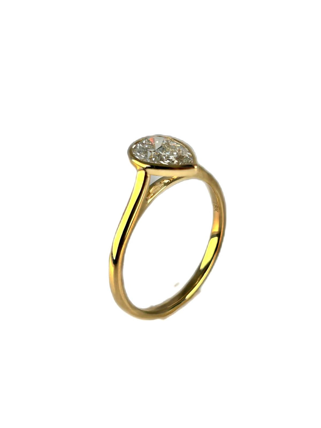 Lab diamond 1.05ct pear shape solitaire ring
