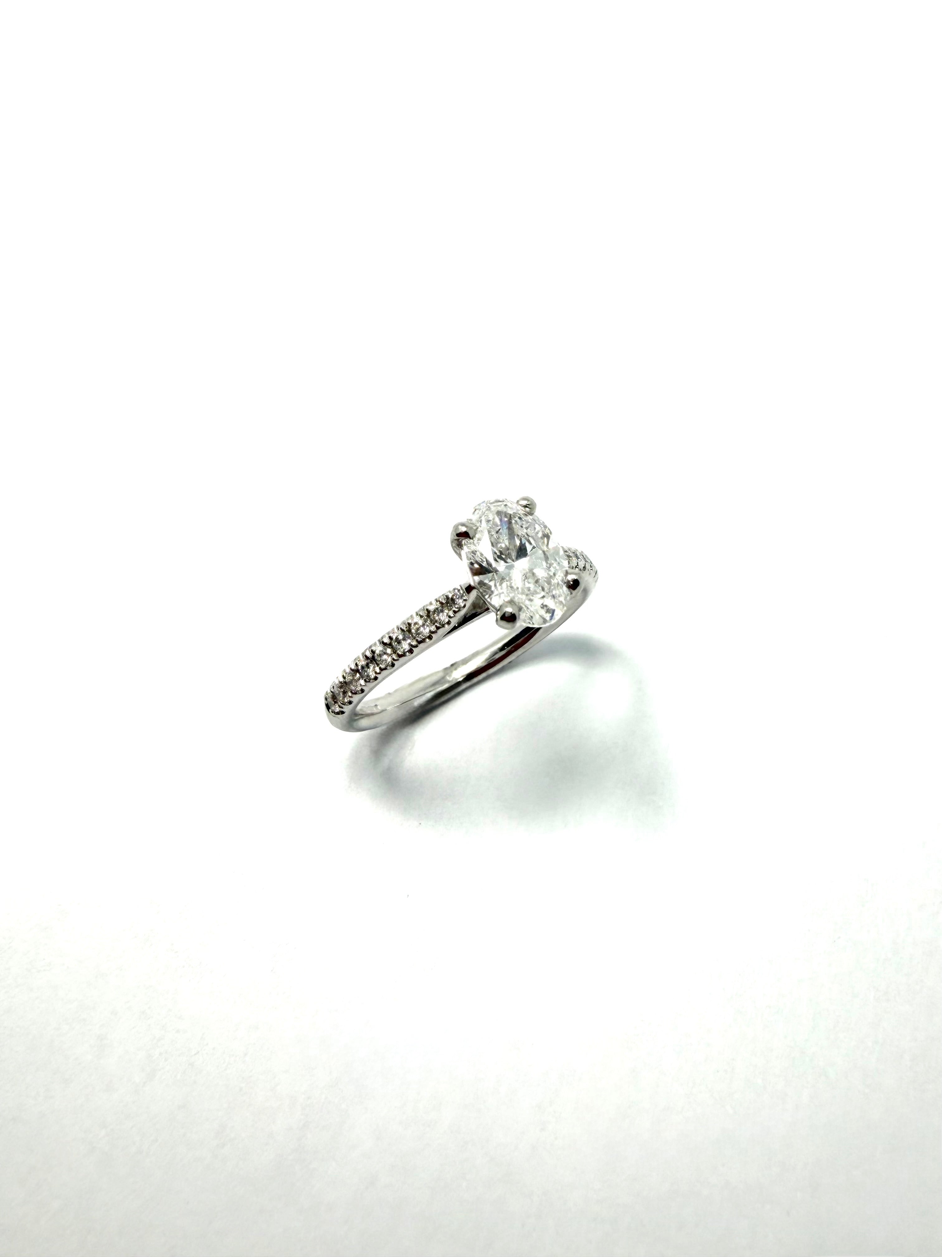 Platinum 1.05ct lab grown oval diamond ring