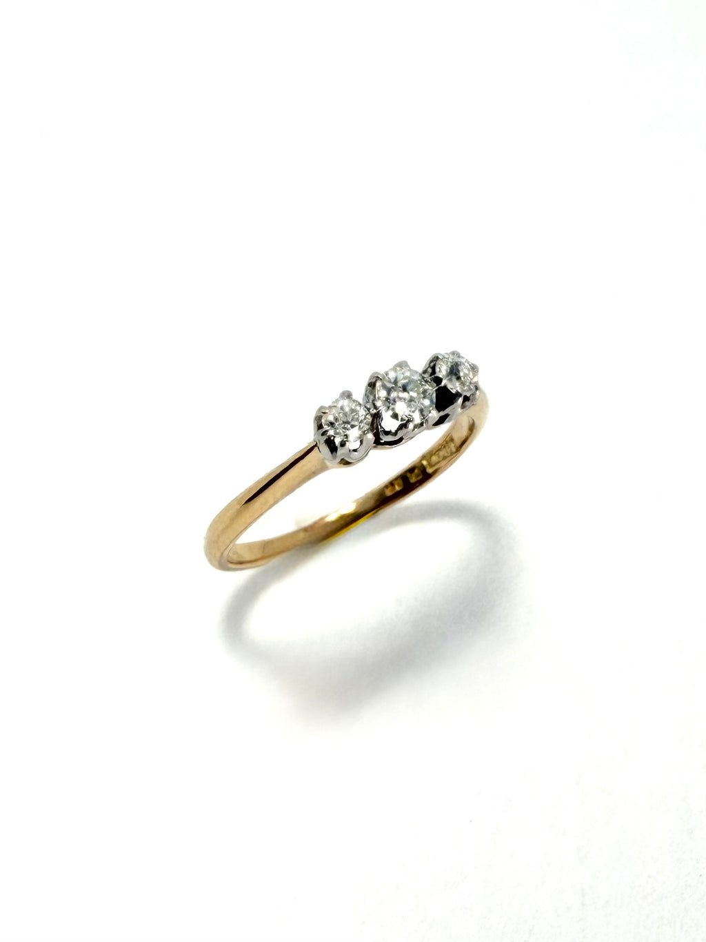 18ct antique 30pt trilogy ring