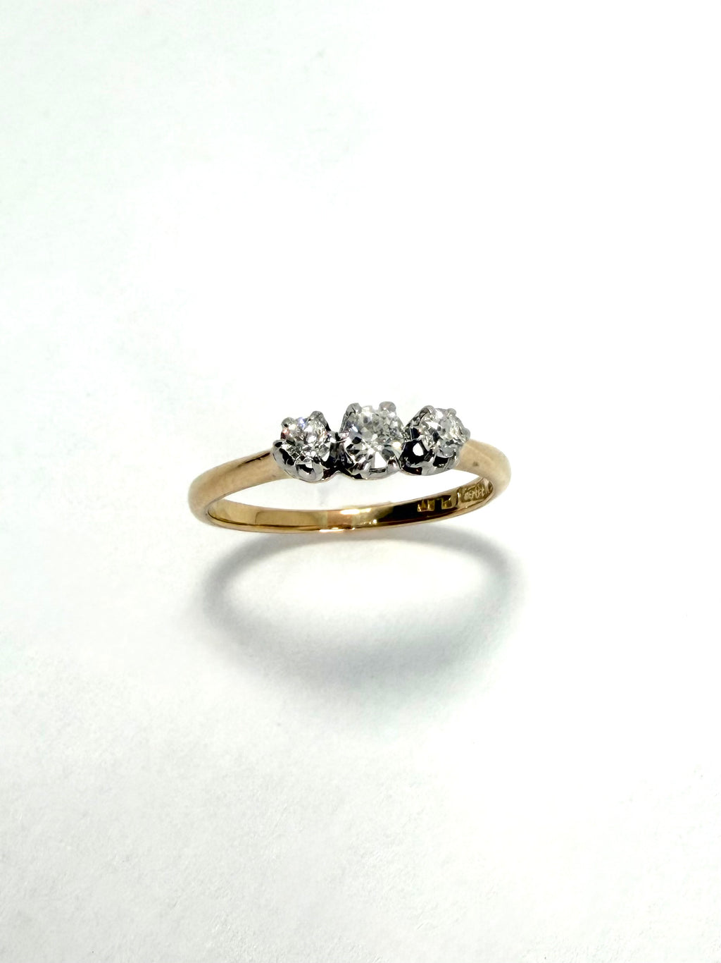 18ct antique 30pt trilogy ring