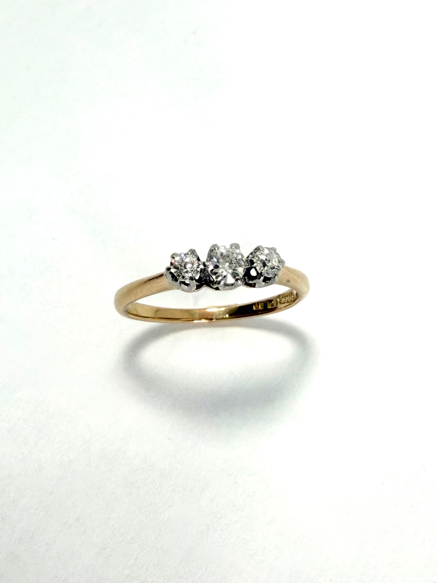 18ct antique 30pt trilogy ring