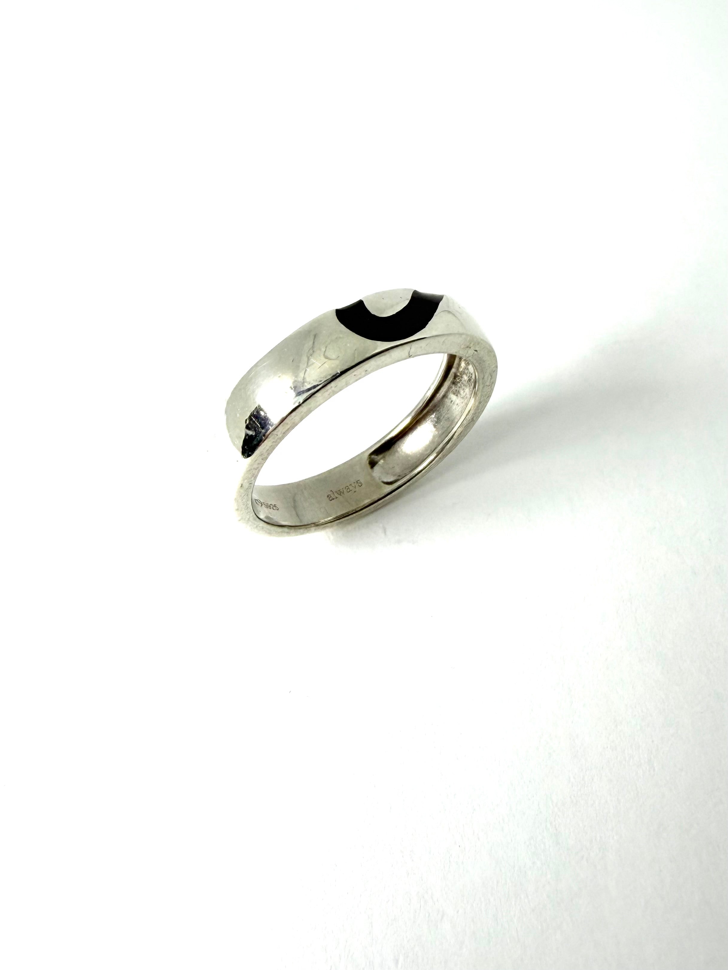 Silver wave design ring