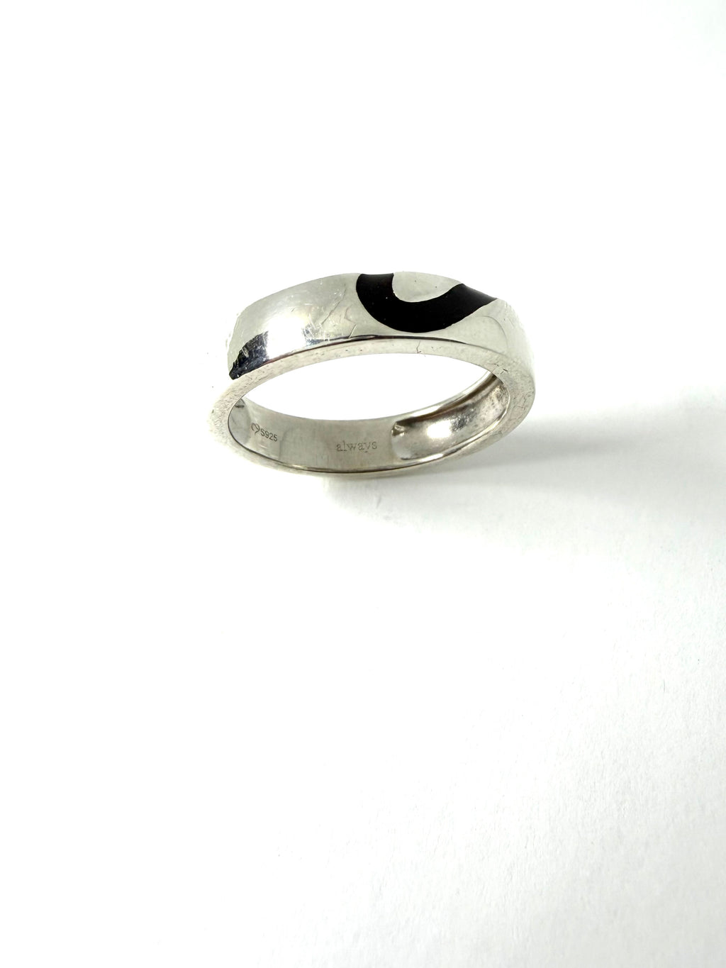 Silver wave design ring