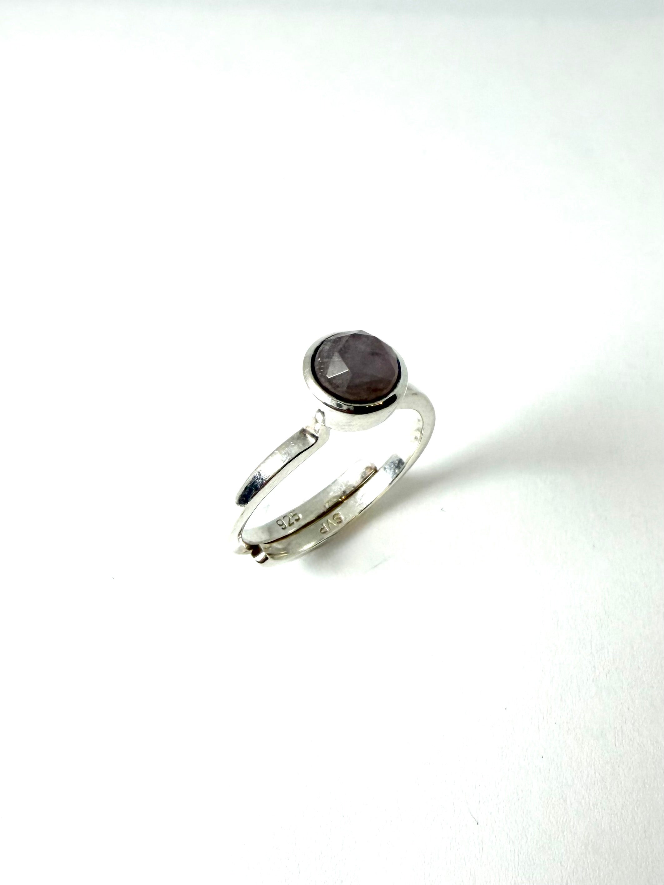 Silver rose quartz ring