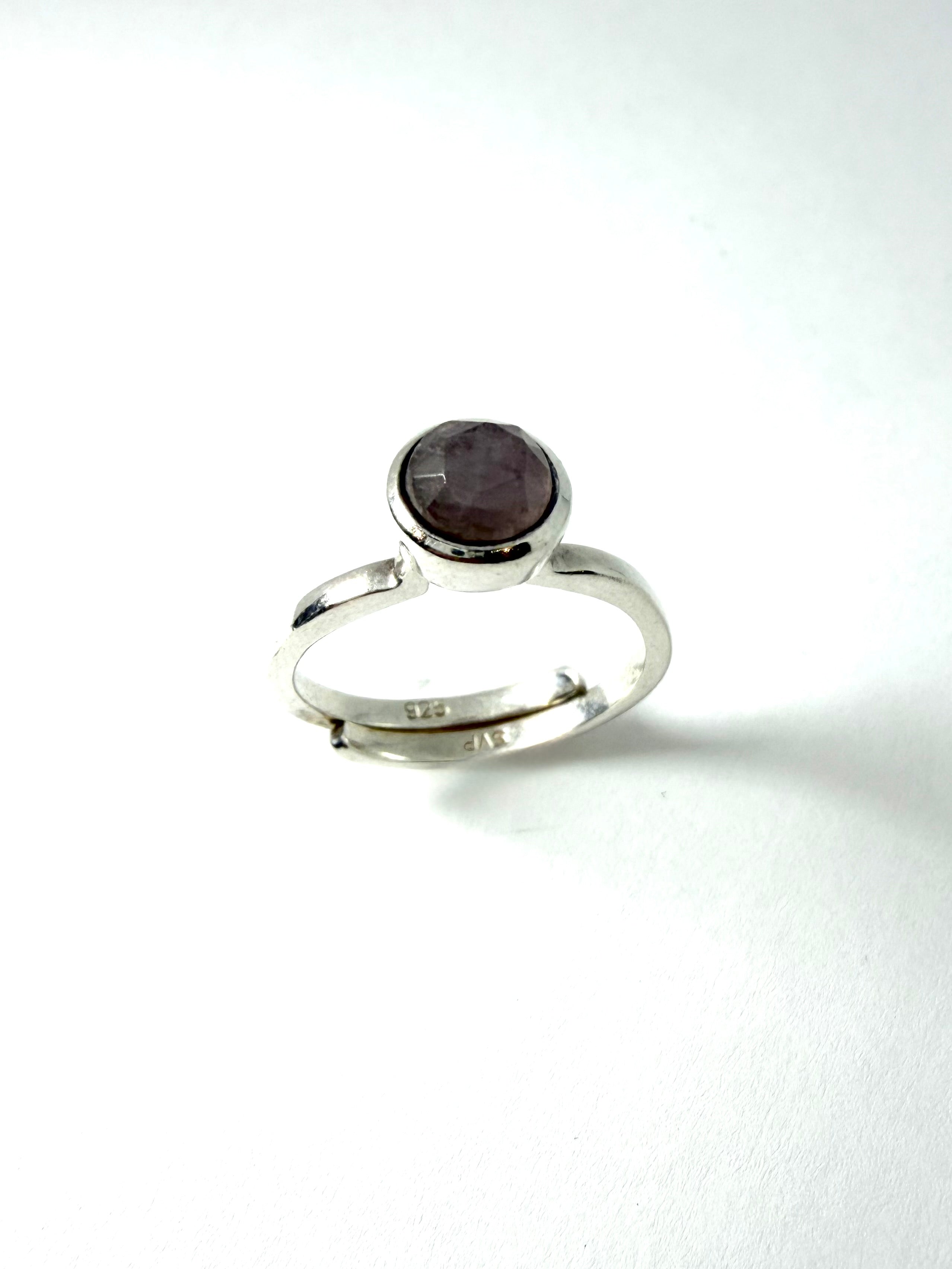 Silver rose quartz ring