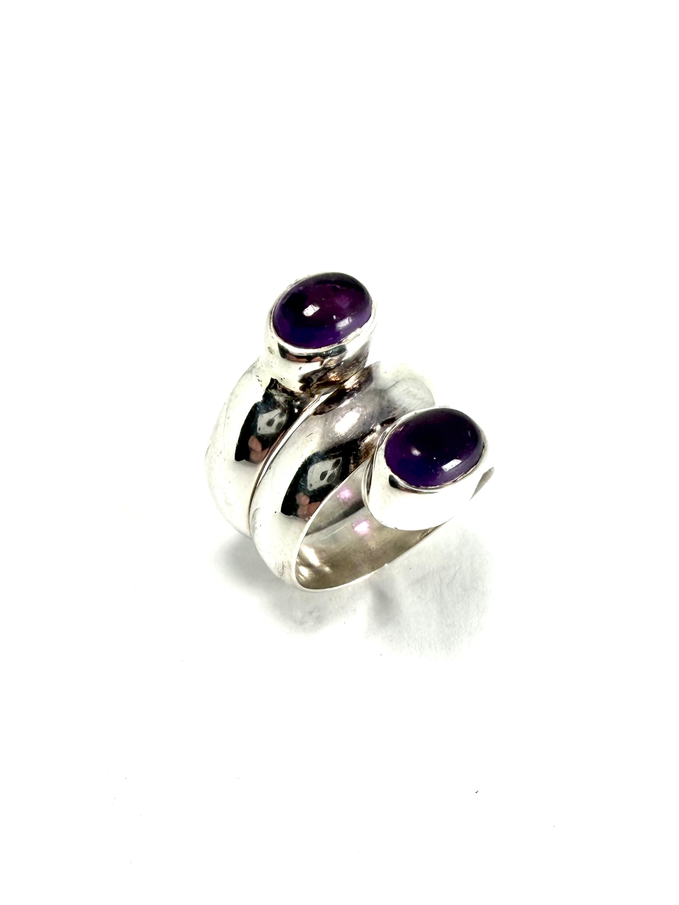 Silver amethyst cabochon ring