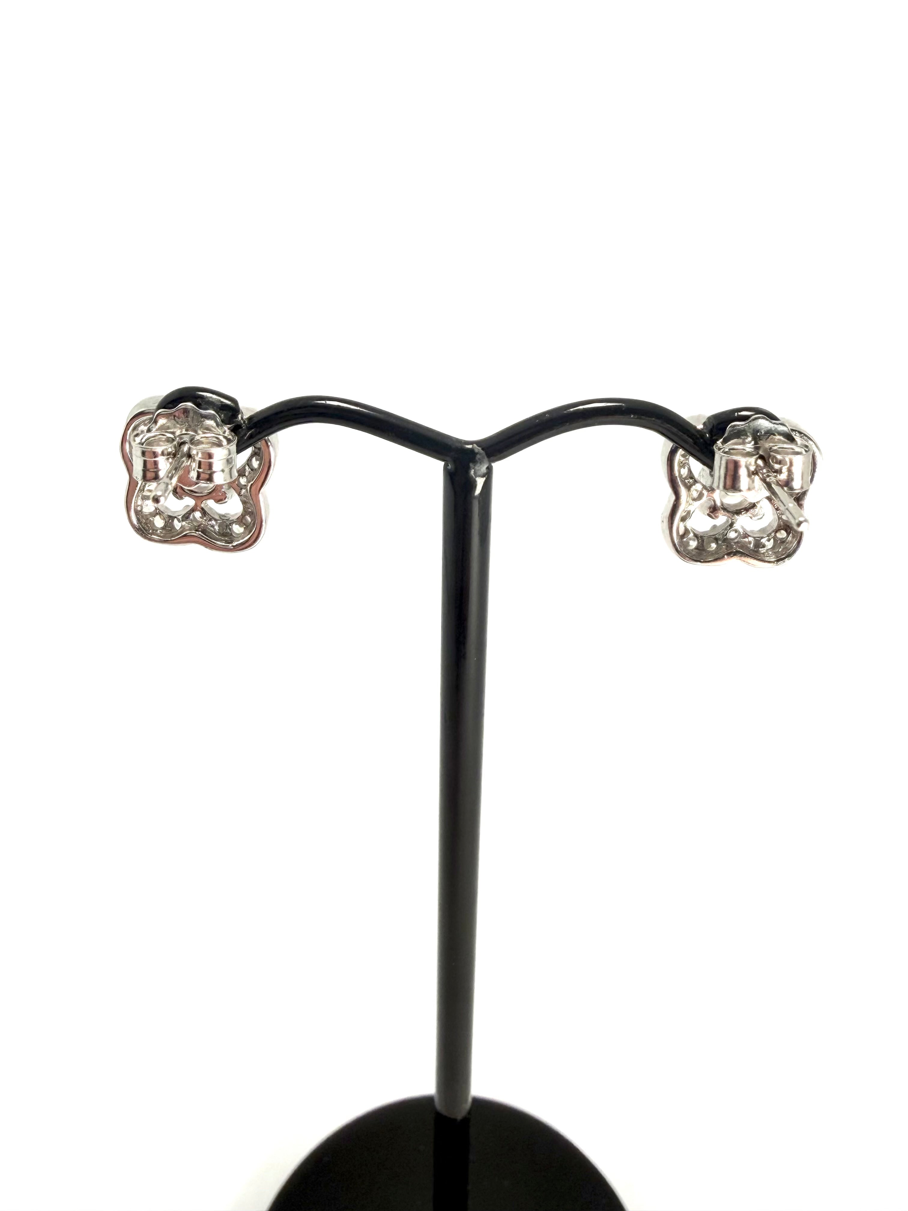 Silver cubic zirconia clover stone stud earrings