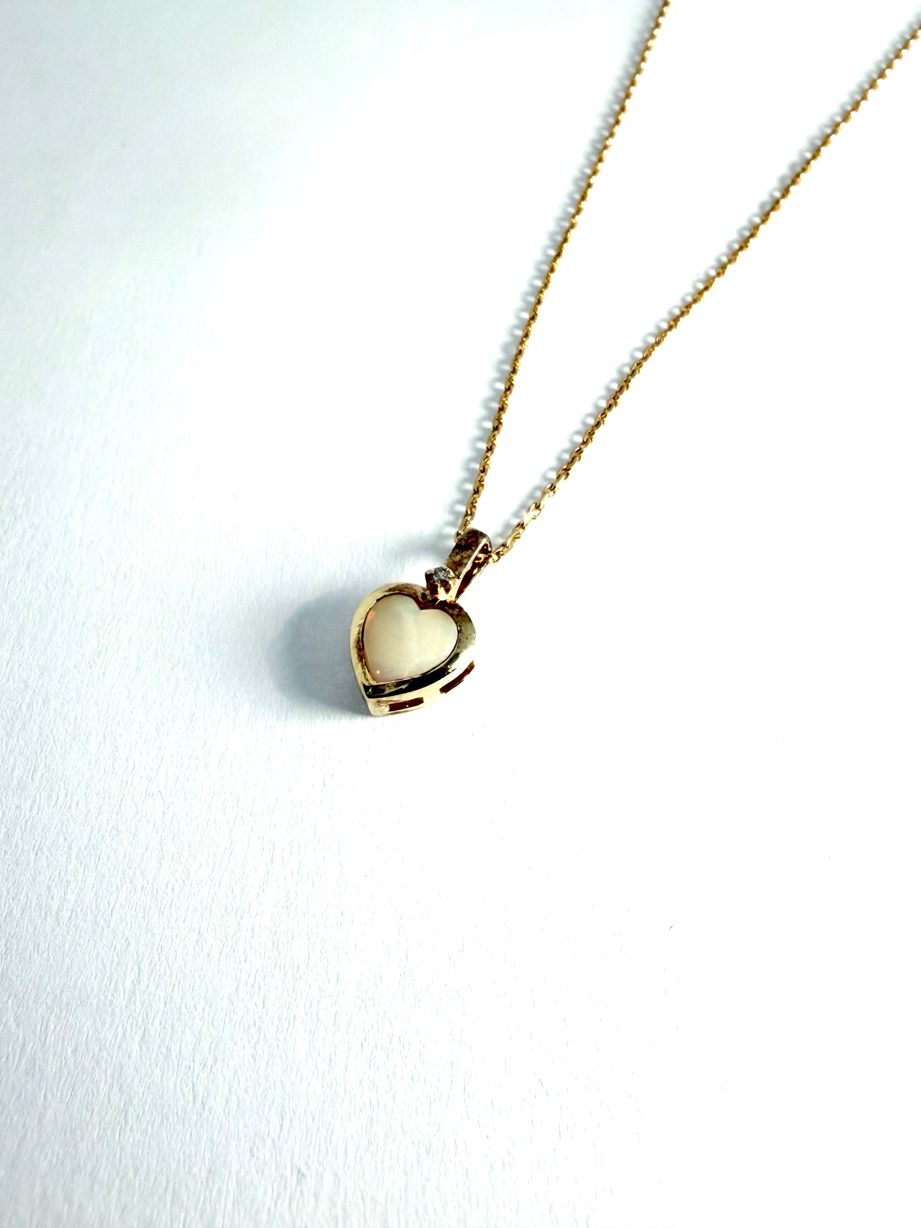 18ct yellow gold heart pendant necklace