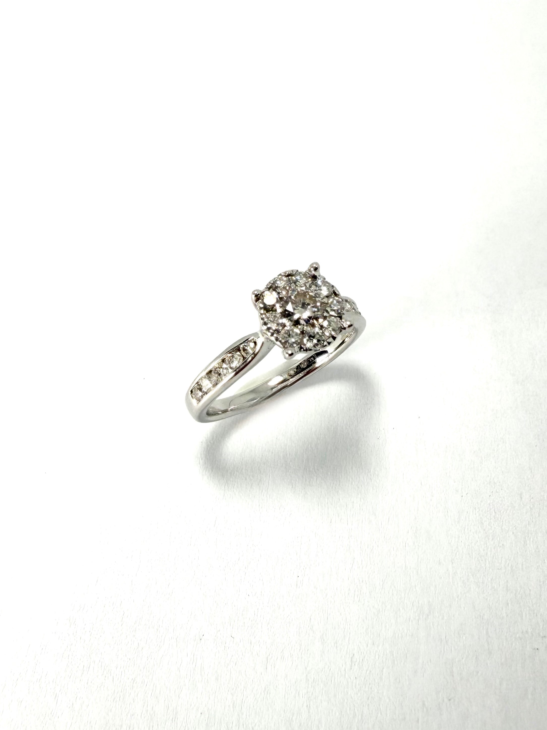 18ct white gold & 50pts diamond ring