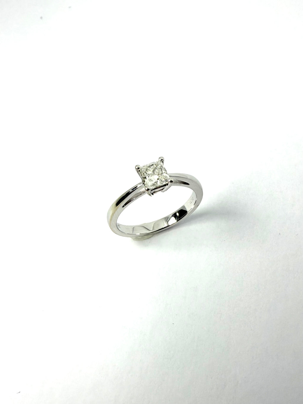 18ct white gold princess cut diamond ring