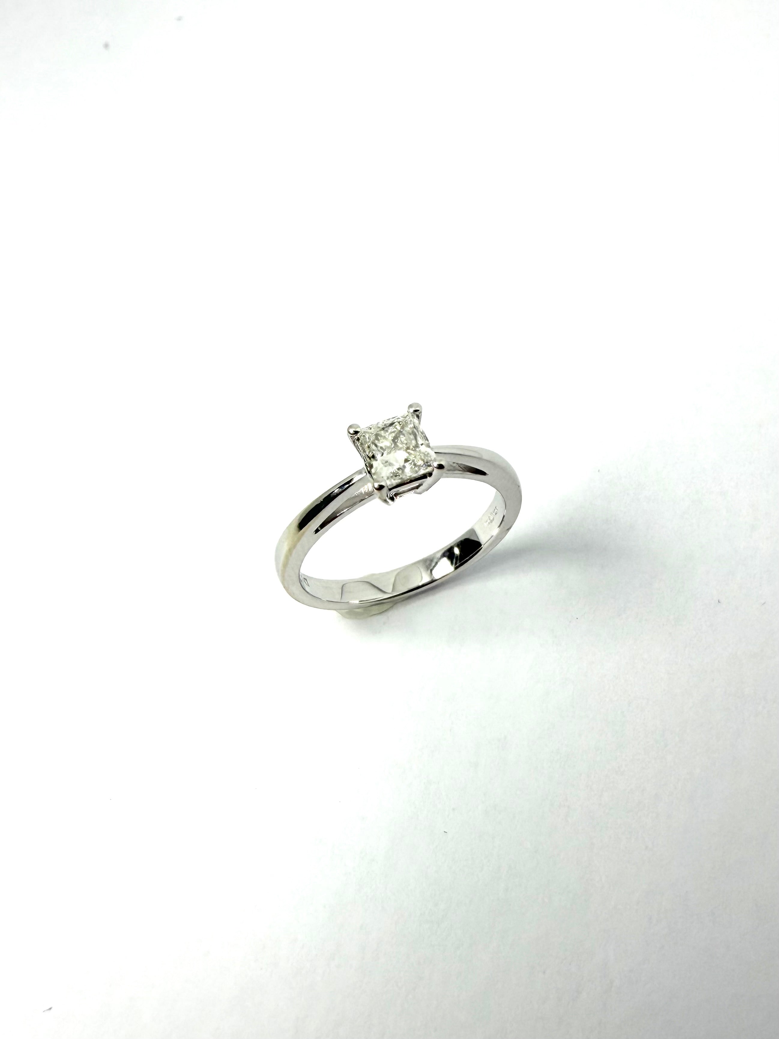 18ct white gold princess cut diamond ring