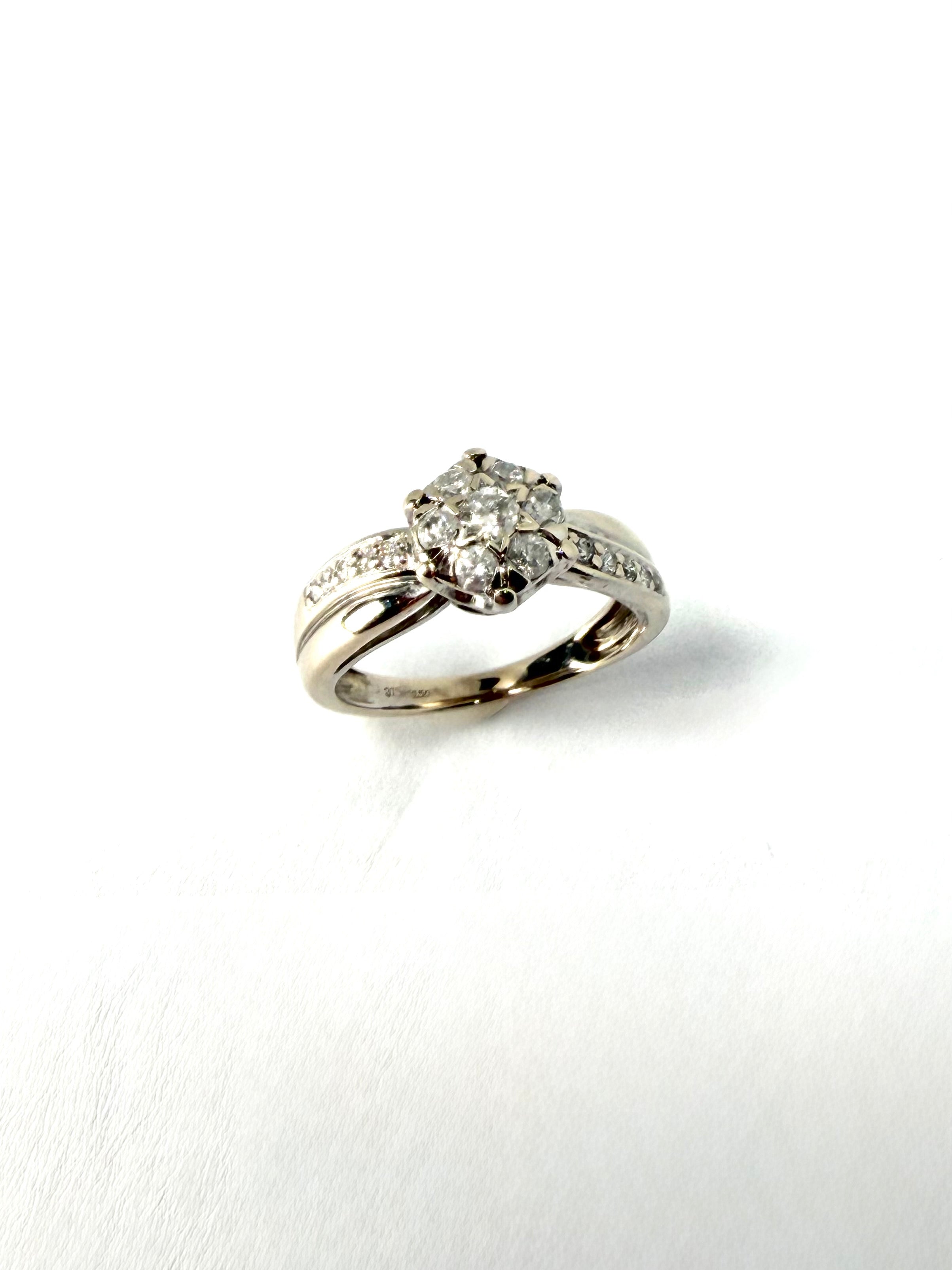 9ct white gold & 50pts diamond ring