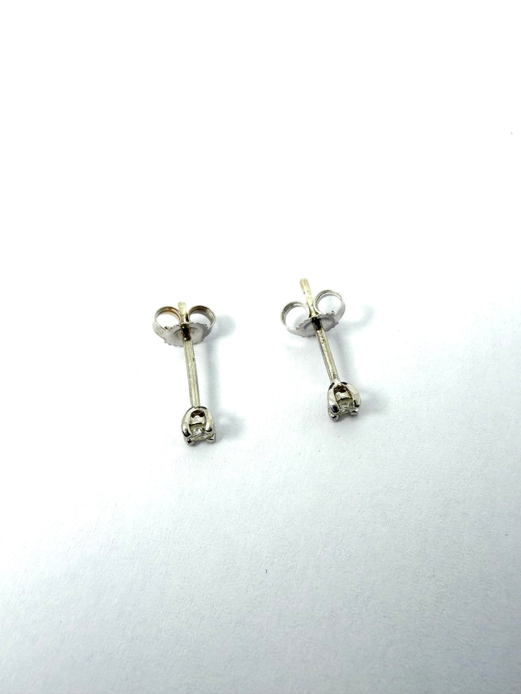 9ct white gold 15pts diamond studs