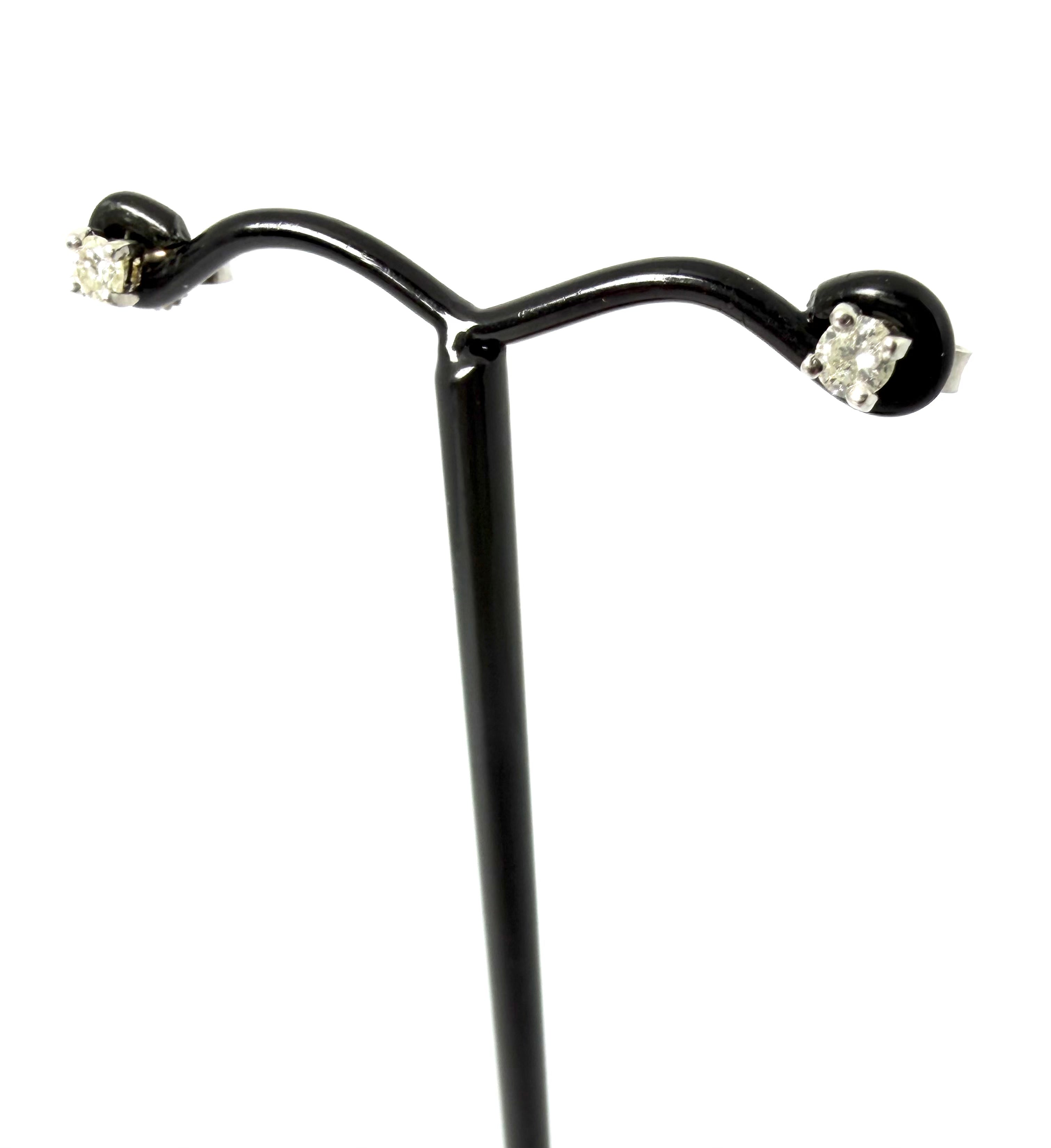 9ct white gold 15pts diamond studs
