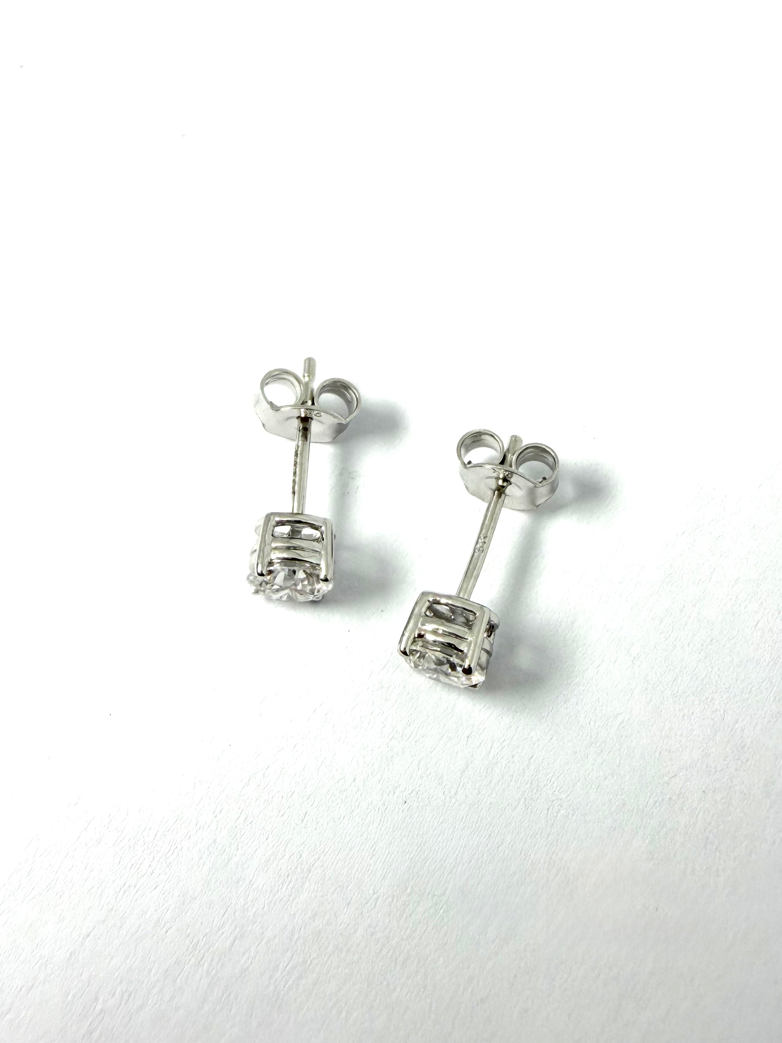 9ct diamond 83pts studs