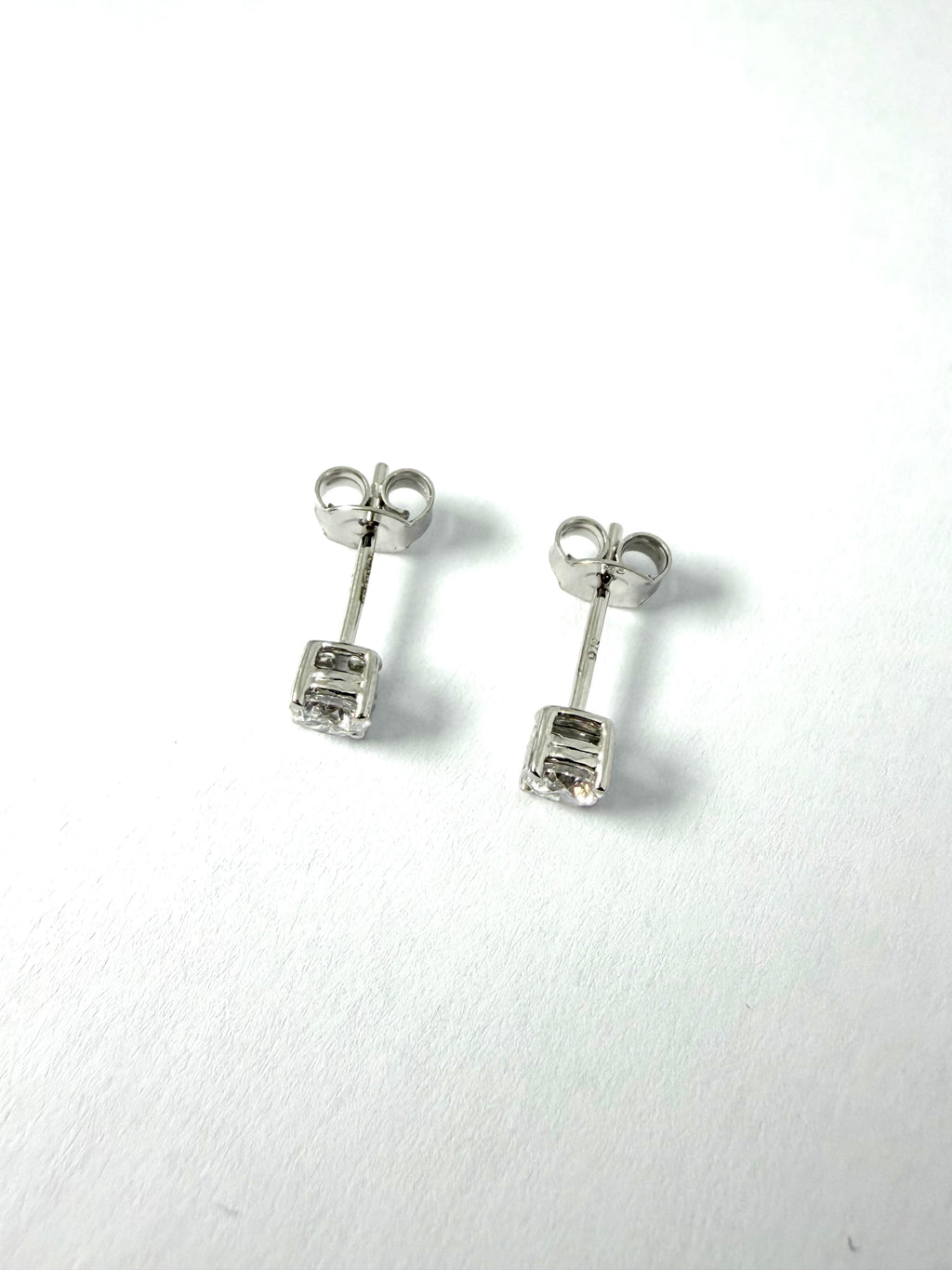 9ct diamond 50pt studs