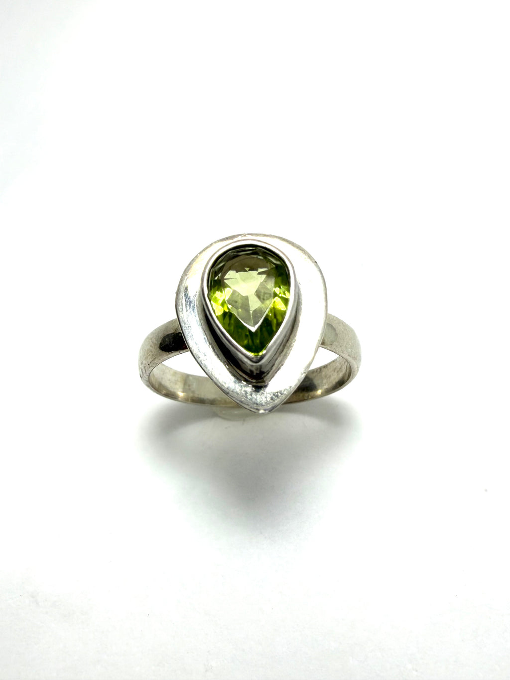 Silver teardrop-shaped periodt gemstone ring