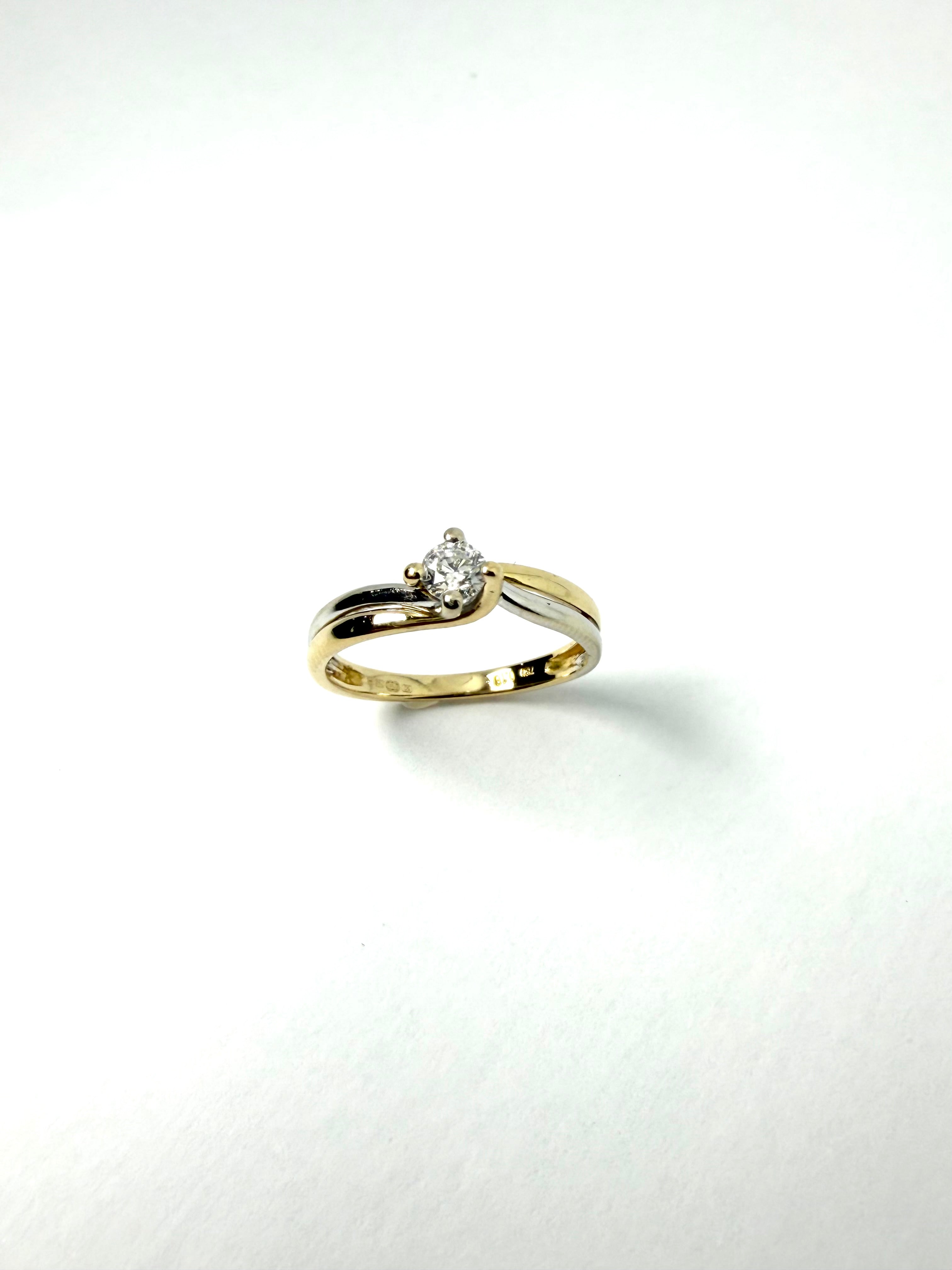 18ct two colour diamond ring